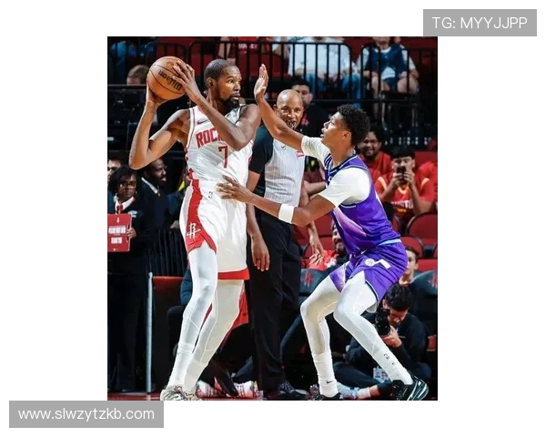 火箭连续两场胜利杜兰特轻松上篮画面定格展现精彩瞬间